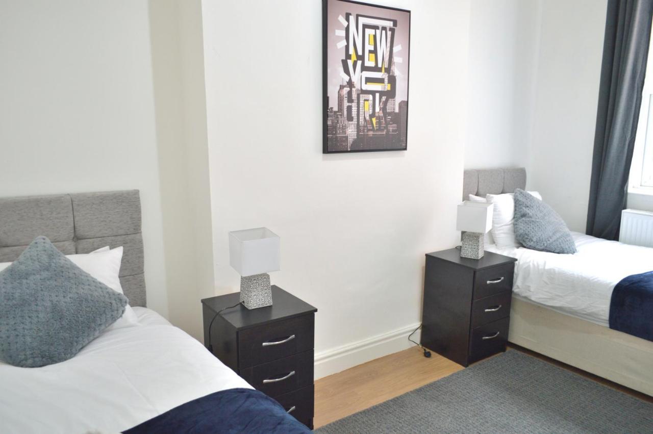 Beautiful Two-Bed Apartment With Driveway Parking Nottingham Eksteriør billede