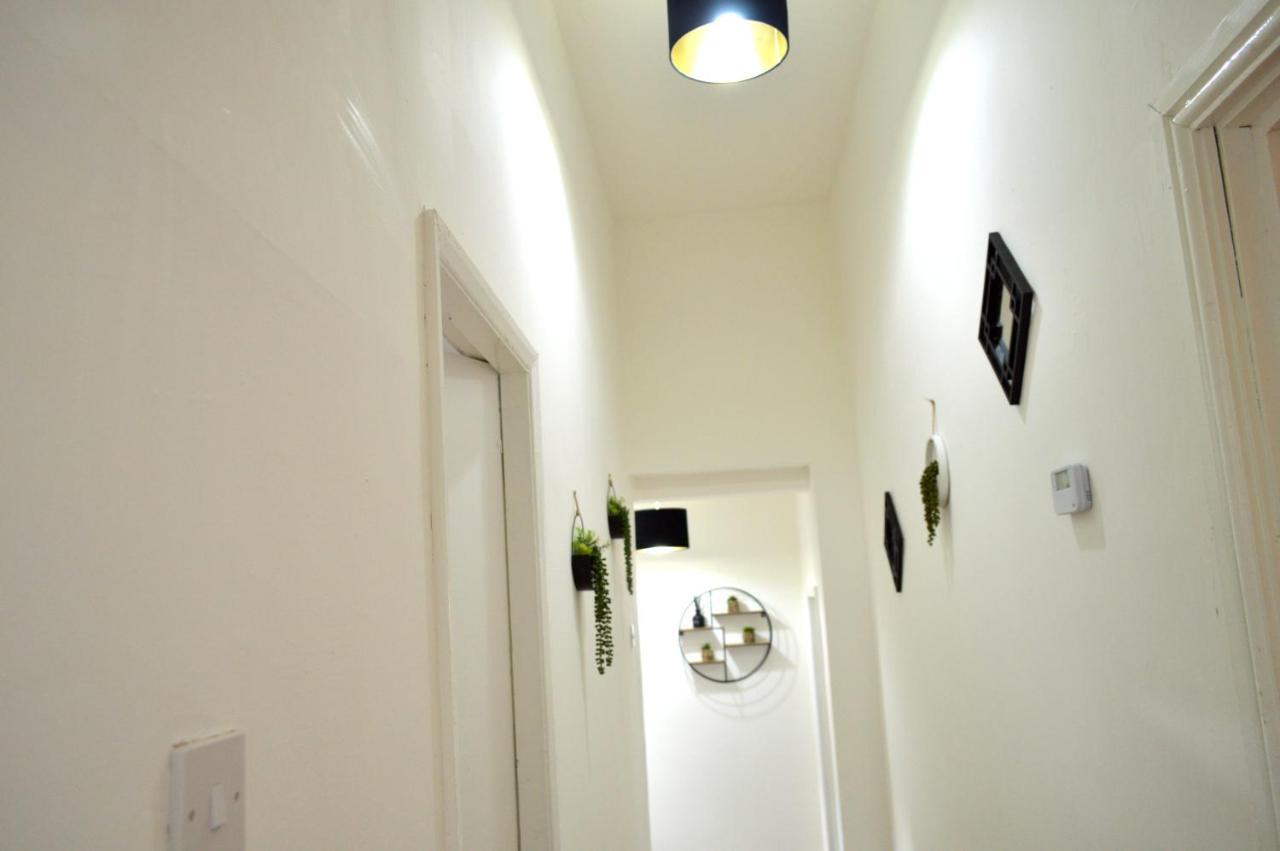 Beautiful Two-Bed Apartment With Driveway Parking Nottingham Eksteriør billede