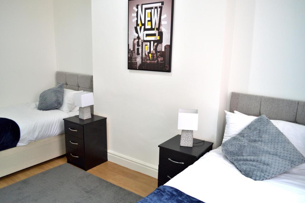 Beautiful Two-Bed Apartment With Driveway Parking Nottingham Eksteriør billede