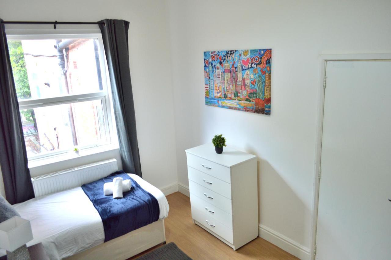Beautiful Two-Bed Apartment With Driveway Parking Nottingham Eksteriør billede