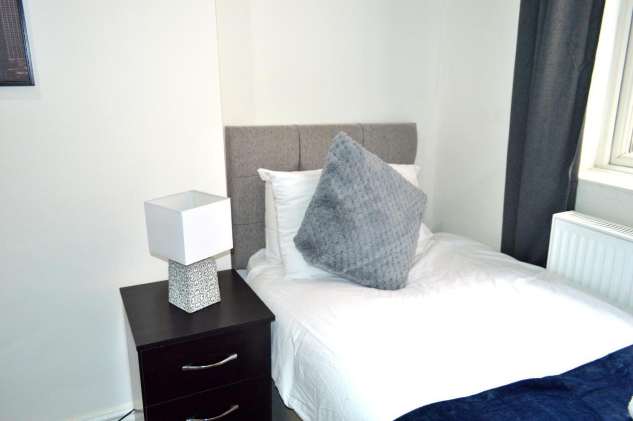 Beautiful Two-Bed Apartment With Driveway Parking Nottingham Eksteriør billede
