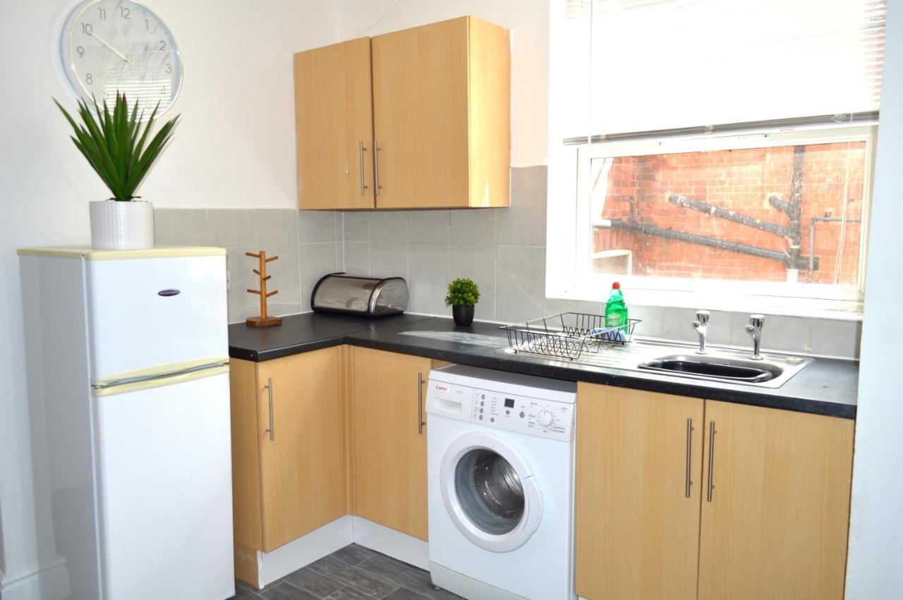 Beautiful Two-Bed Apartment With Driveway Parking Nottingham Eksteriør billede