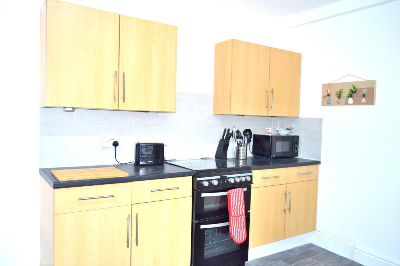 Beautiful Two-Bed Apartment With Driveway Parking Nottingham Eksteriør billede
