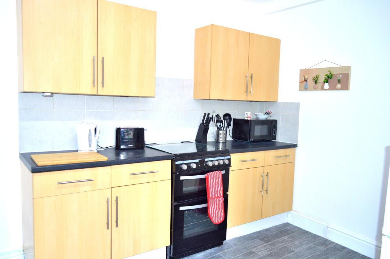 Beautiful Two-Bed Apartment With Driveway Parking Nottingham Eksteriør billede