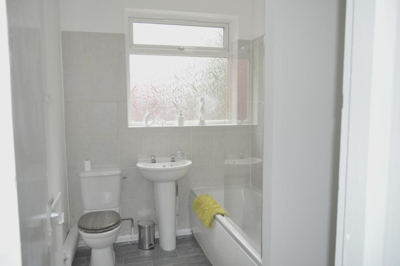 Beautiful Two-Bed Apartment With Driveway Parking Nottingham Eksteriør billede